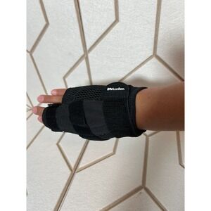 Mueller Thumb Stabilizer Wrist Brace Support Black Adjustable Left Right